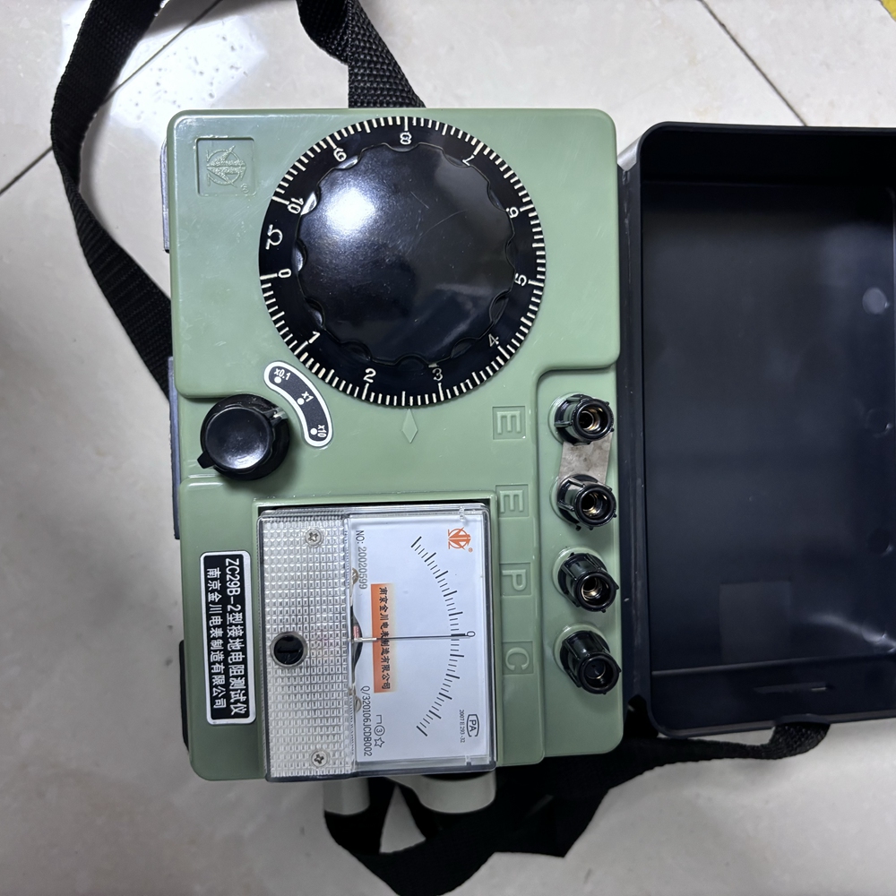 接地电阻测量仪